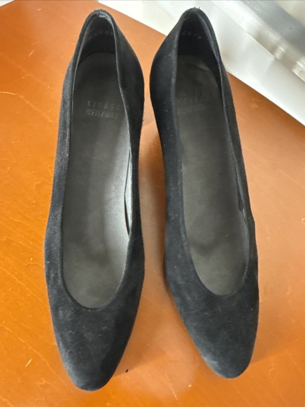 stuart weitzman black suede wedge Pumps Almond Toe size 8M Classic Corporate